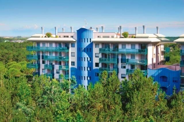 Budova rezidence Delle Terme obklopená zelení